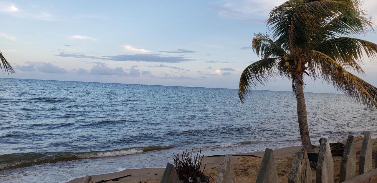 Pal'S On The Beach - Dangriga, Belize Esterno foto