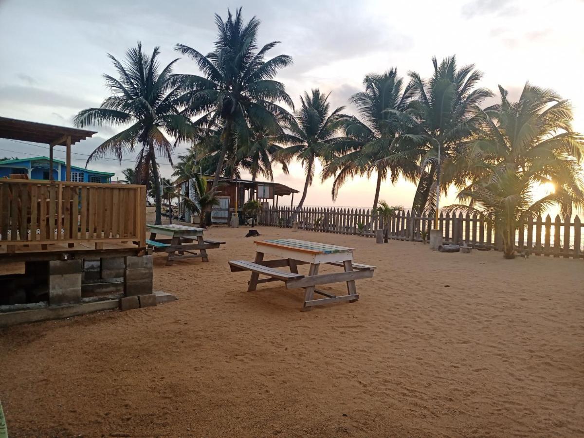 Pal'S On The Beach - Dangriga, Belize Esterno foto