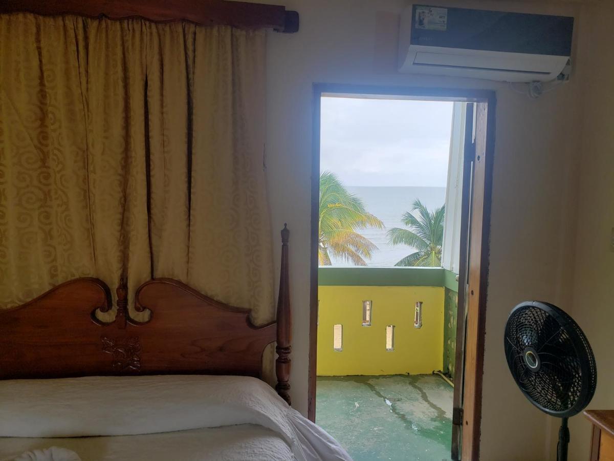 Pal'S On The Beach - Dangriga, Belize Esterno foto
